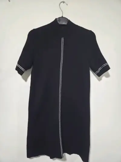 Vestido negro de punto Zara con detalles blancos - miniatura 1
