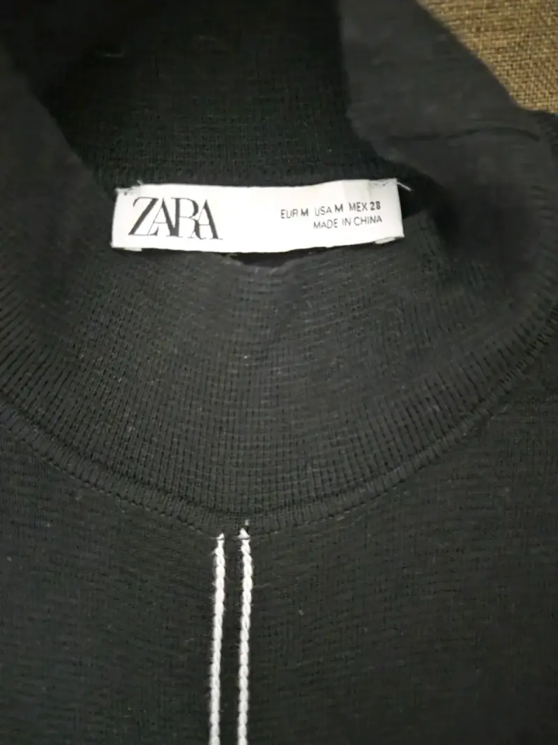 Vestido negro de punto Zara con detalles blancos - 2