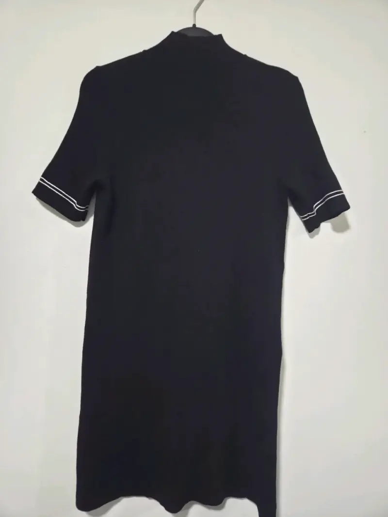 Vestido negro de punto Zara con detalles blancos - 3