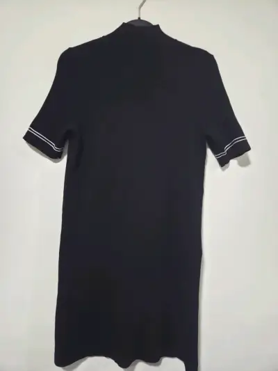 Vestido negro de punto Zara con detalles blancos - miniatura 3