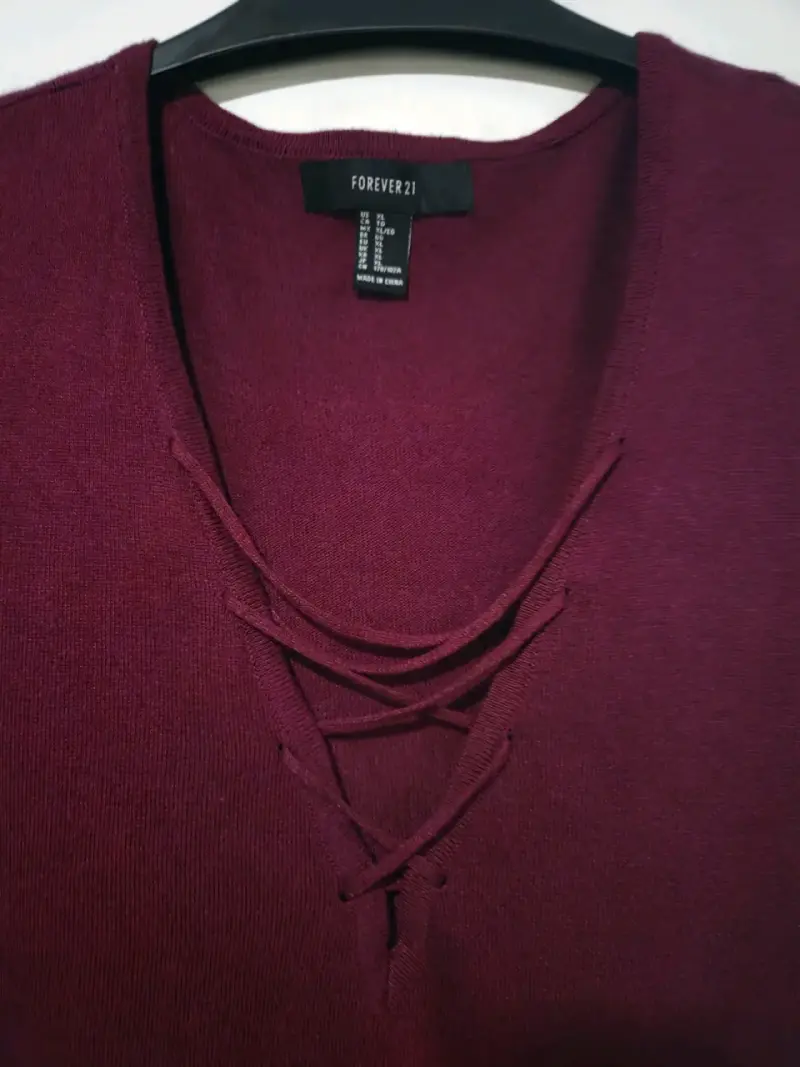 Vestido burdeos Forever 21 con detalle cruzado - 2