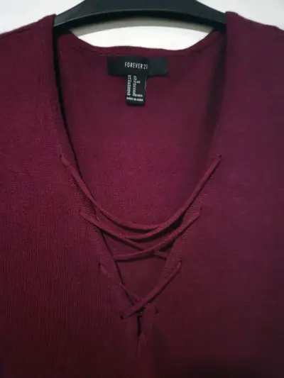 Vestido burdeos Forever 21 con detalle cruzado - miniatura 2