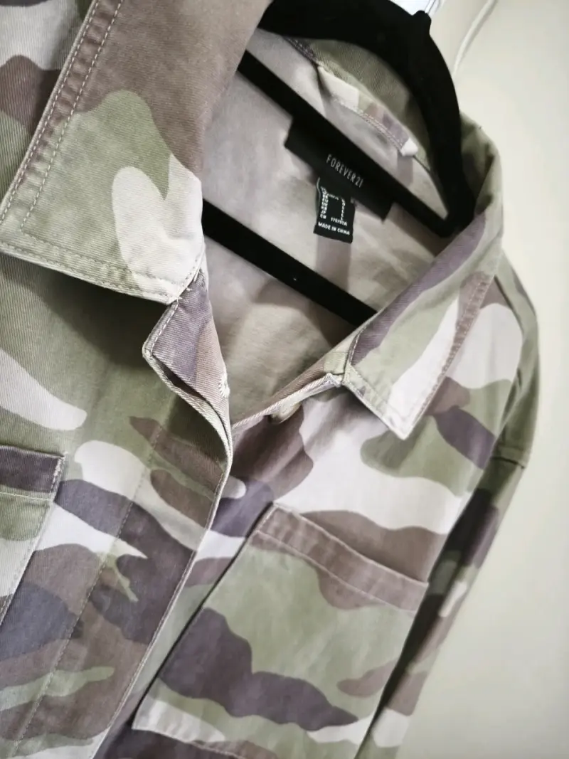Chaqueta camuflada verde Forever 21 - 3