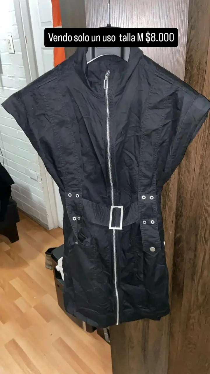 Vestido negro con cinturón talla M