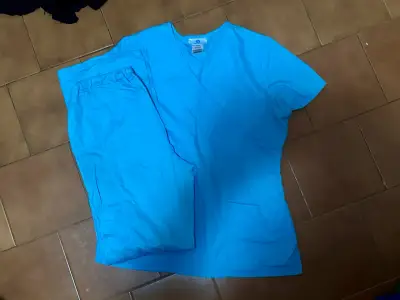 uniformes médicos Tallas S y XS - miniatura 2