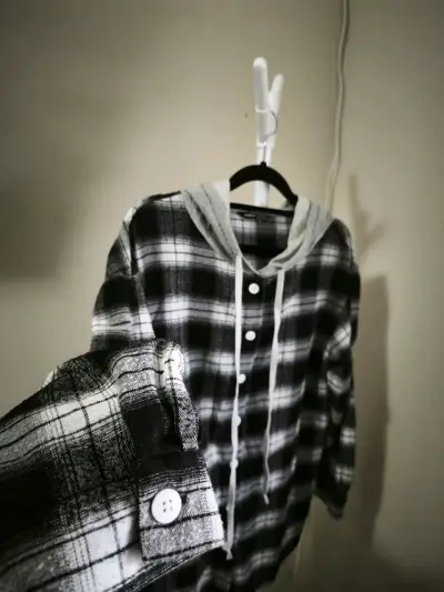 Camisa de franela con capucha Shein a cuadros - miniatura 4