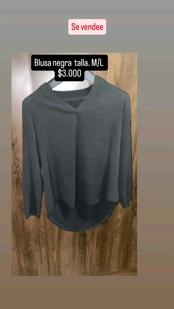 Blusa negra talla M/L en buen estado