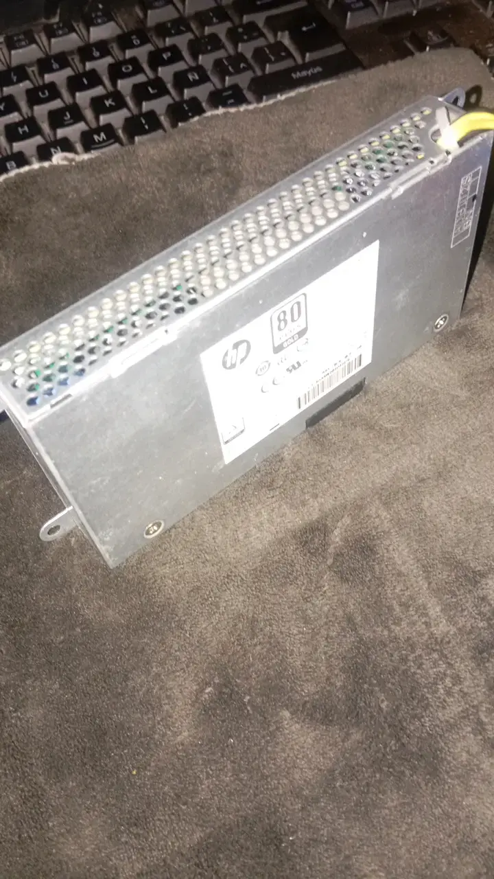 Fuente de poder HP 80 Plus Gold - 4