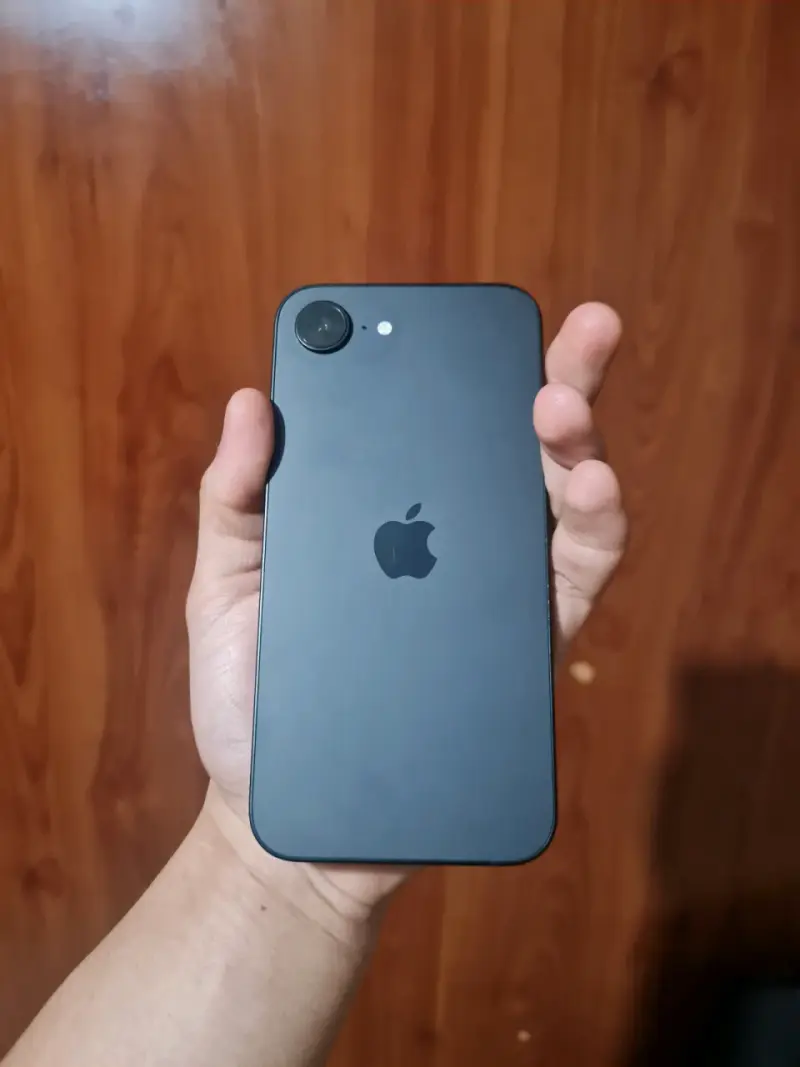 iPhone en buen estado con batería al 100% - 1