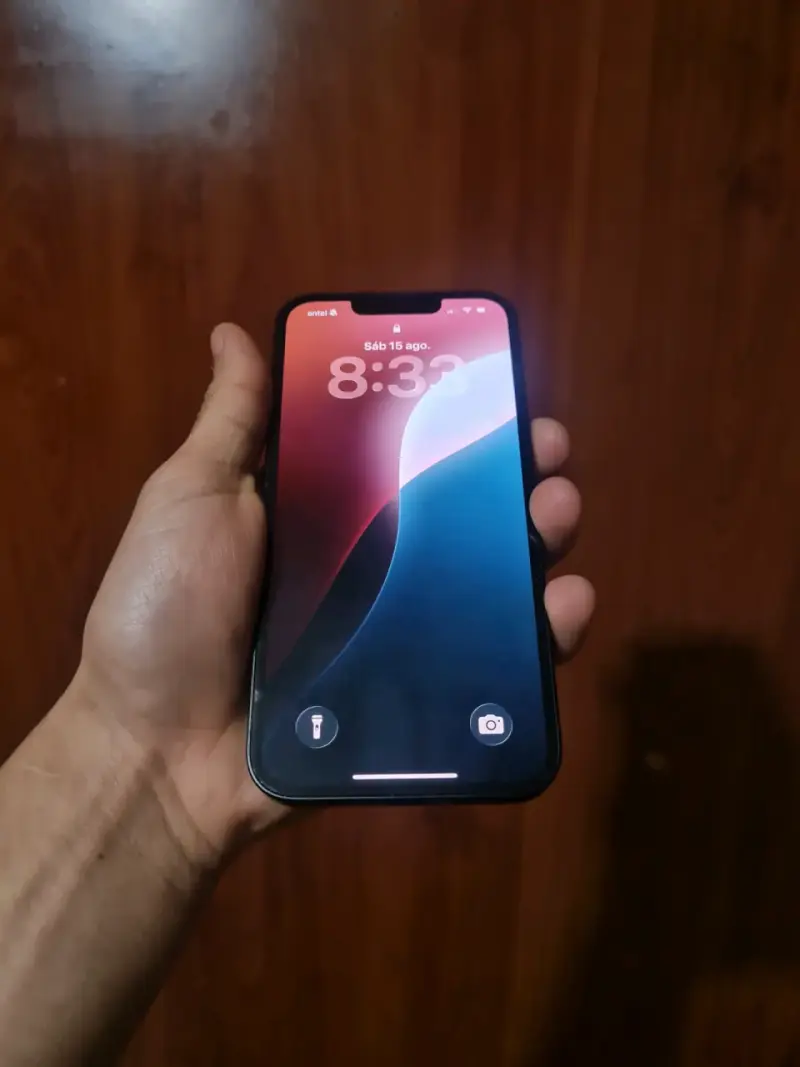 iPhone en buen estado con batería al 100% - 2