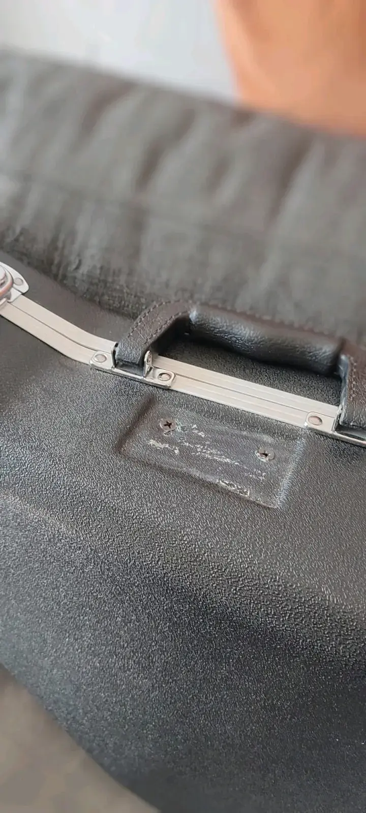 Estuche rígido para guitarra, marca Gator - 4