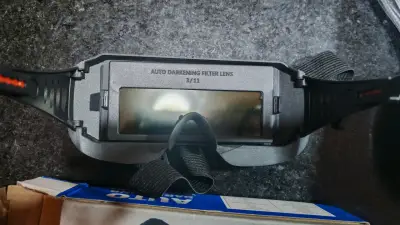 Gafas de Soldadura con Oscurecimiento Automático - miniatura 1