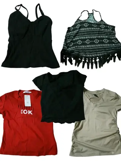 Lote de poleras y tops para mujer en varios estilos - miniatura 1