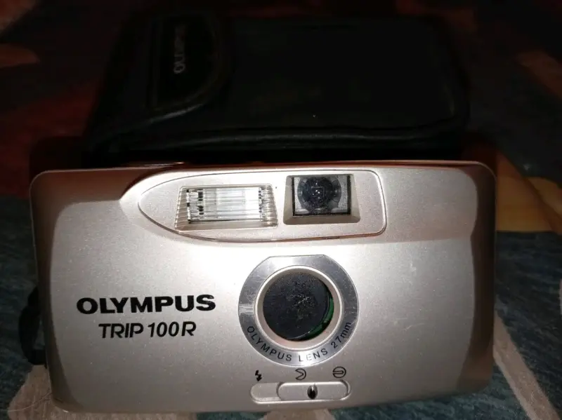 Cámara analógica Olympus Trip 100R con flash