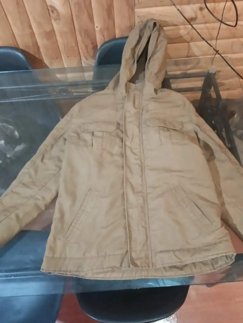 Parka beige con capucha y forro interior - 1