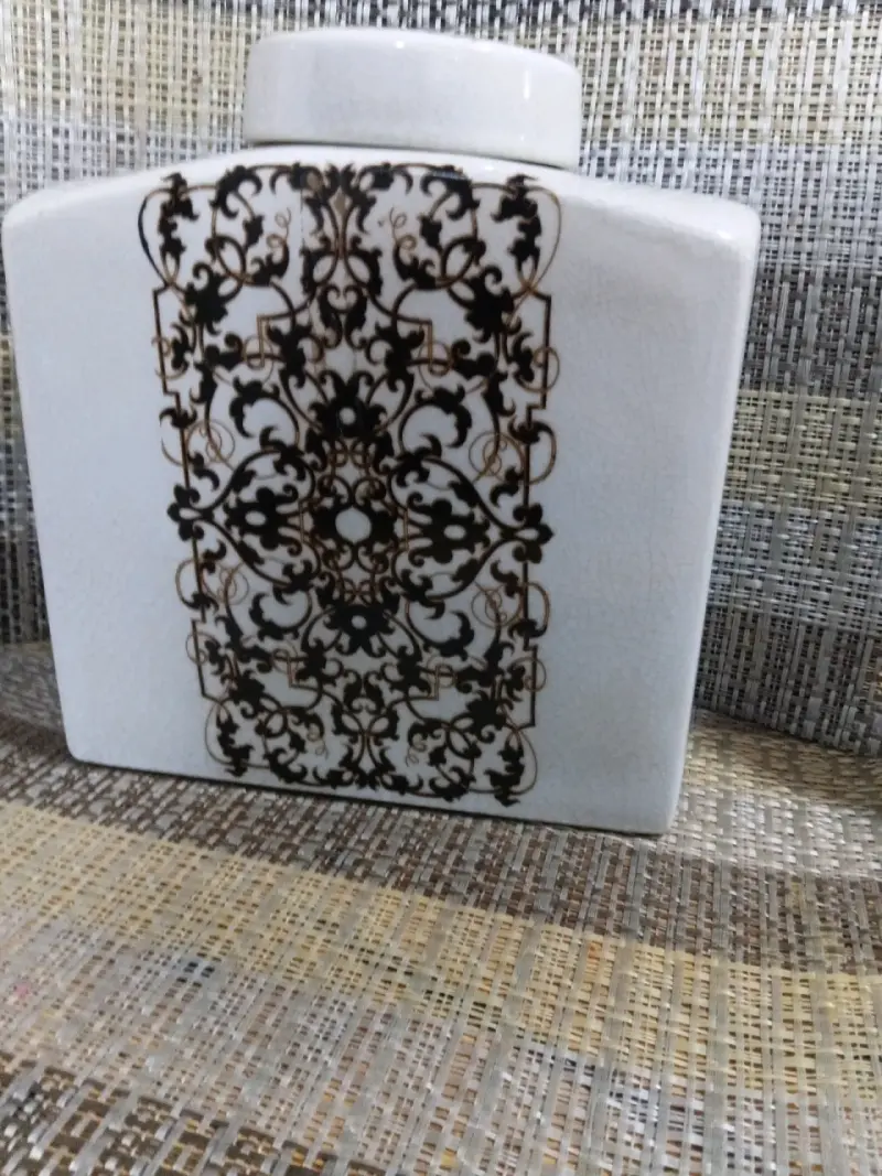 Jarrón de cerámica decorativo con diseño floral - 2