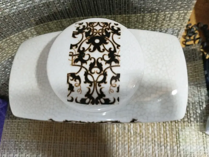 Jarrón de cerámica decorativo con diseño floral - 3
