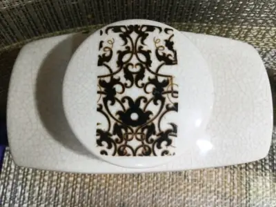 Jarrón de cerámica decorativo con diseño floral - miniatura 6