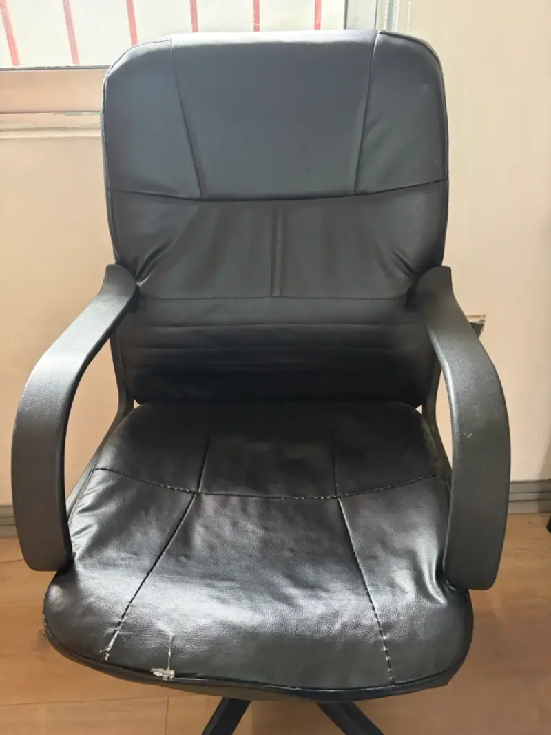 Silla de Oficina Giratoria con Detalles - 1