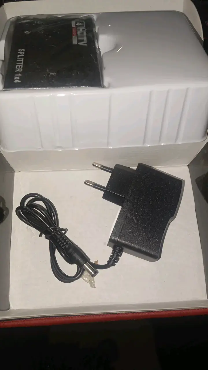 Splitter HDMI 1x4 HDTV 1080p 3D con Amplificador - 4
