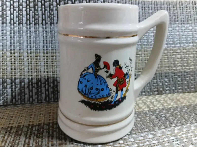 Taza de cerámica con diseño vintage - 1
