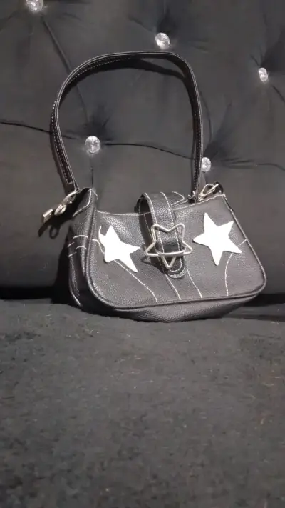 Cartera negra con estrellas blancas - miniatura 1