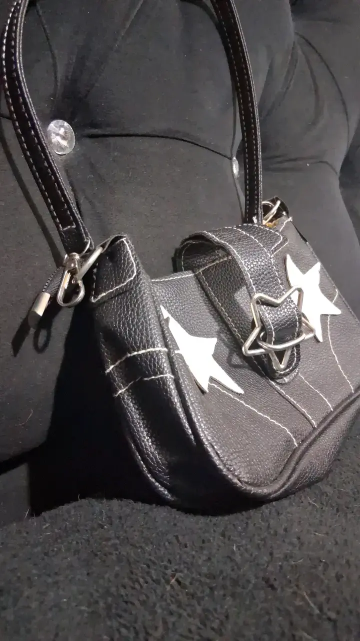 Cartera negra con estrellas blancas - 2