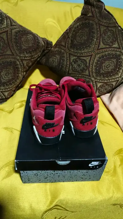 Zapatillas deportivas rojas Nike Air Jordan - miniatura 2
