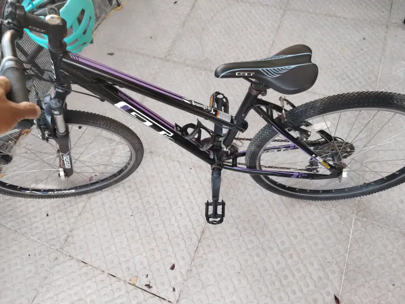 Bicicleta de montaña GT Avalanche negra - 1