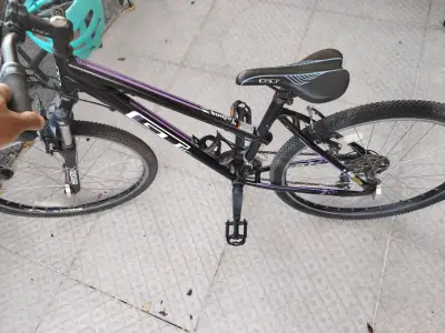 Bicicleta de montaña GT Avalanche negra - miniatura 1