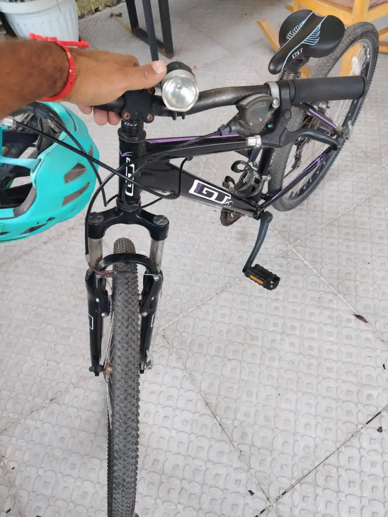 Bicicleta de montaña GT Avalanche negra - 2