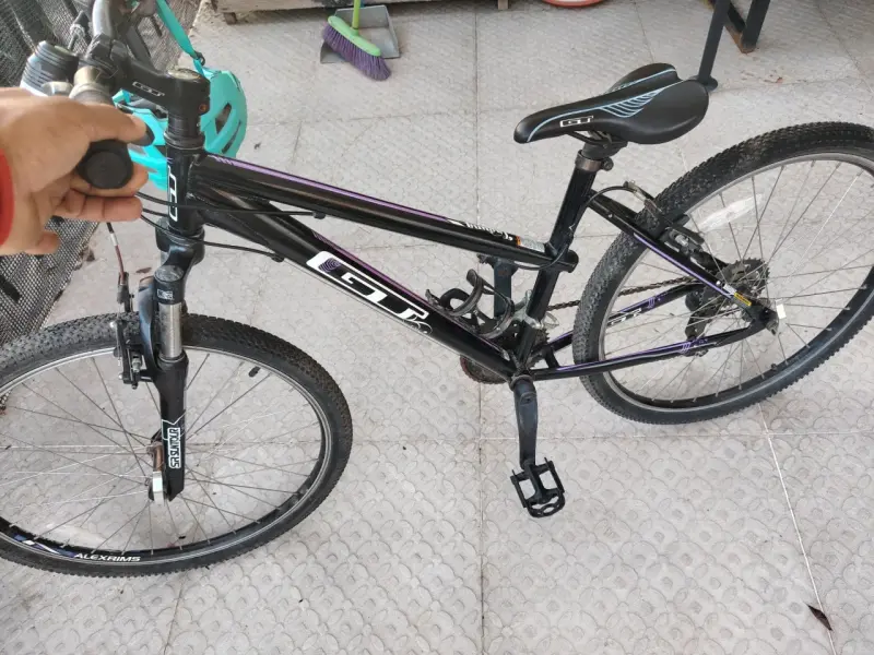 Bicicleta de montaña GT Avalanche negra - 4