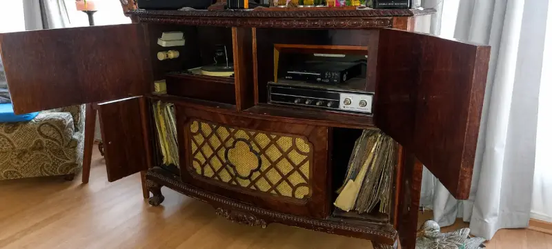Radiofonógrafo / Mueble integrado.  1960 - 4