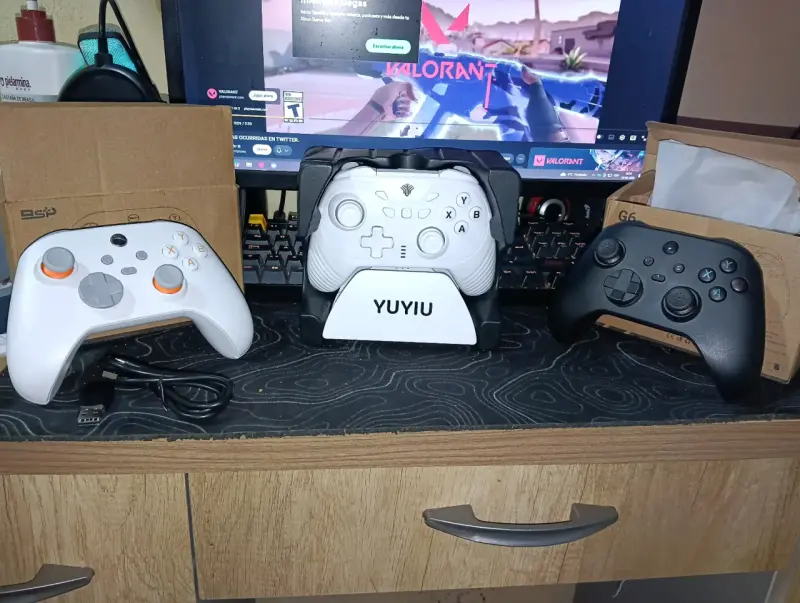 Set de tres controles inalámbricos videojuegos