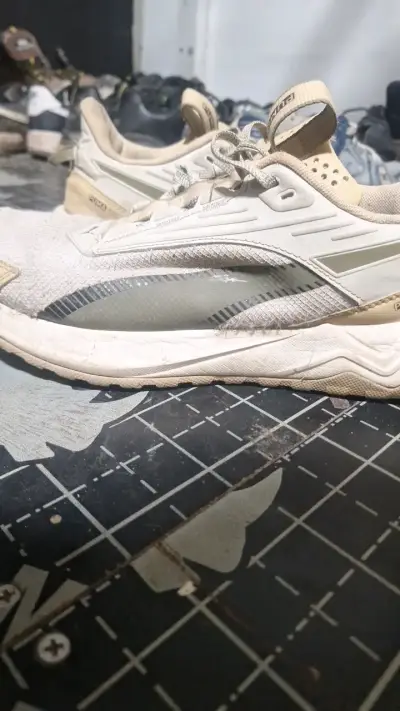Zapatillas deportivas Puma blancas usadas - miniatura 1
