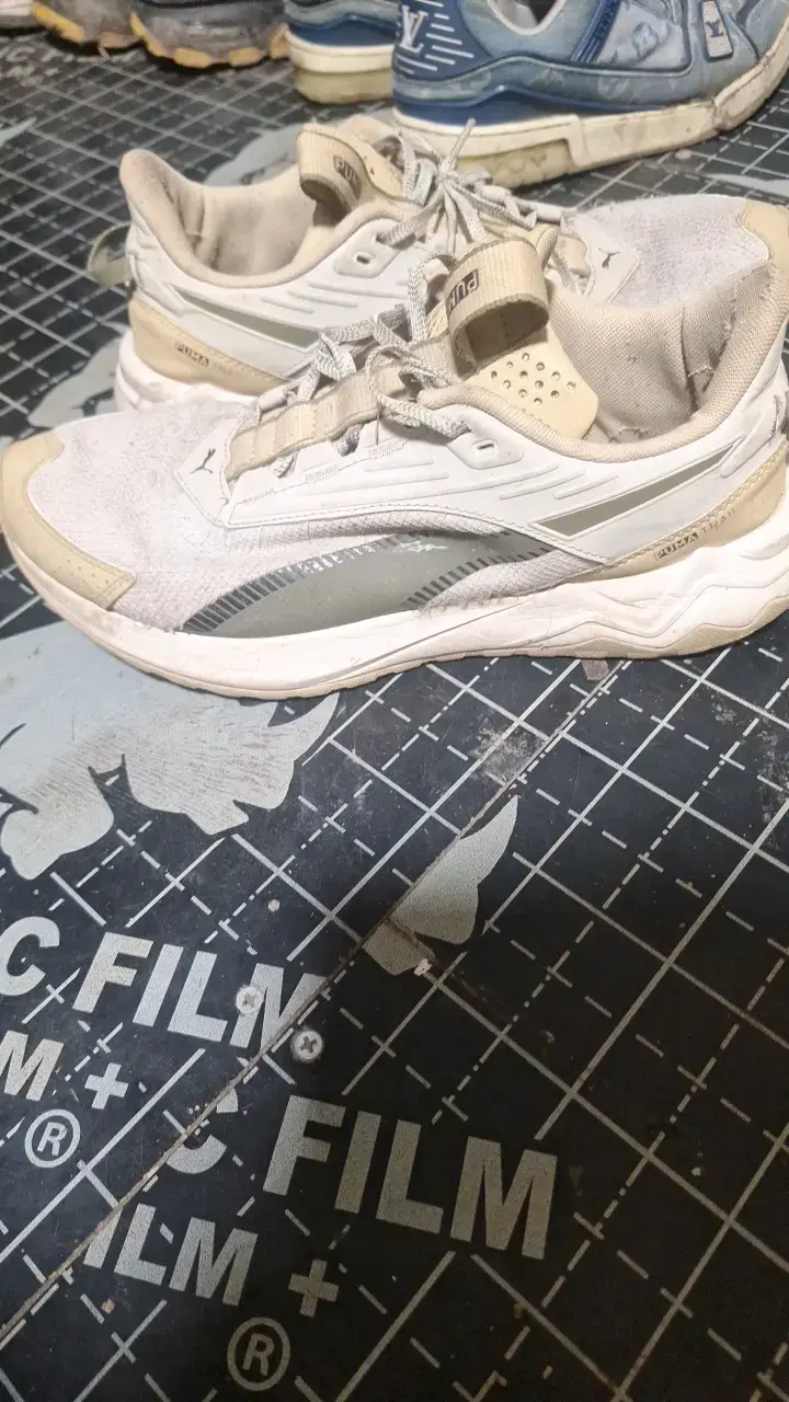 Zapatillas deportivas Puma blancas usadas - 2