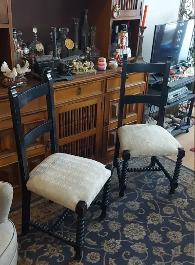 Par de Sillas estilo Neocolonial  patas torneadas - miniatura 1