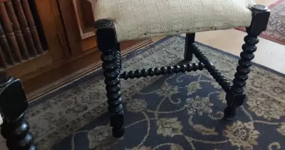 Par de Sillas estilo Neocolonial  patas torneadas - miniatura 3