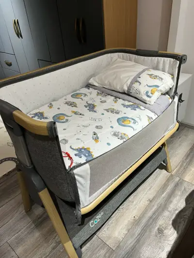 Cuna colecho gris con diseño de animales - miniatura 2