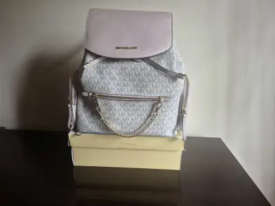 Mochila Michael Kors beige y rosa con logo - miniatura 1