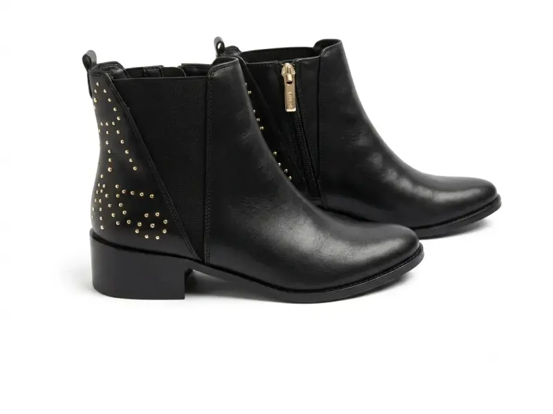 Botines negros con tachas doradas Gacel