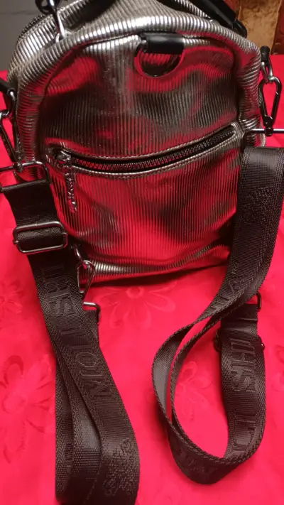 Bolso de mano plateado Moli Shijia con detalles negros - miniatura 6