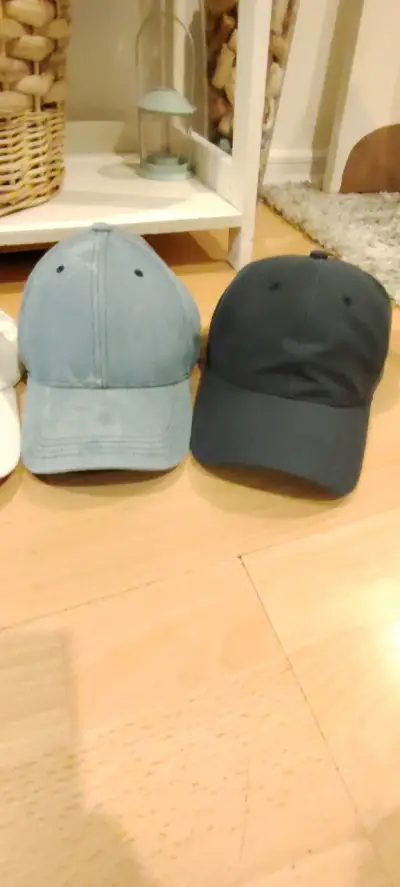 Set de 4 gorras casuales en varios colores - miniatura 6
