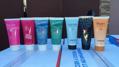Set de 8 cremas corporales con aromas variados - miniatura 3