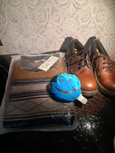 Zapatos de cuero mas chaleco de hombre. - miniatura 1