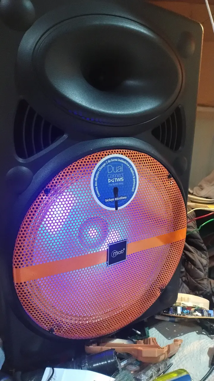 Parlante Mlab con Conectividad Dual y Luces LED - 1