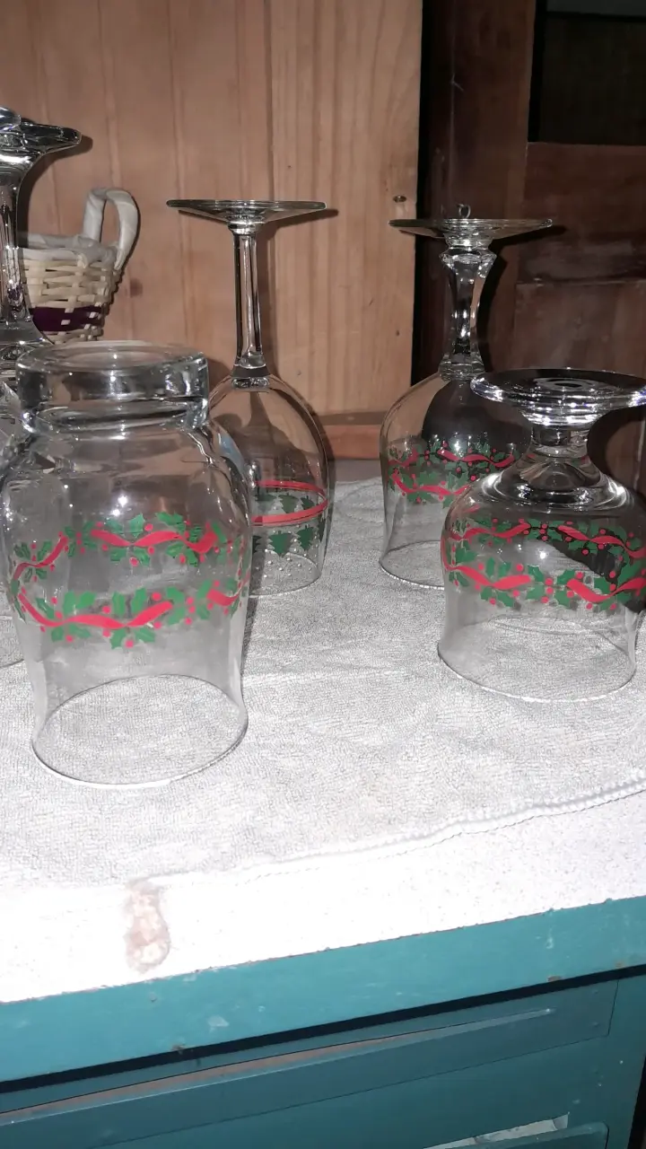 Juego de copas de vidrio con diseño navideño