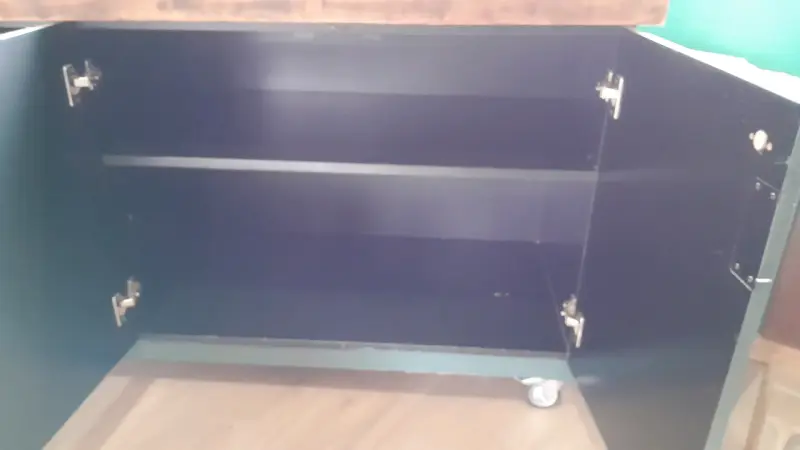 Mueble de almacenamiento con ruedas y puertas - 4