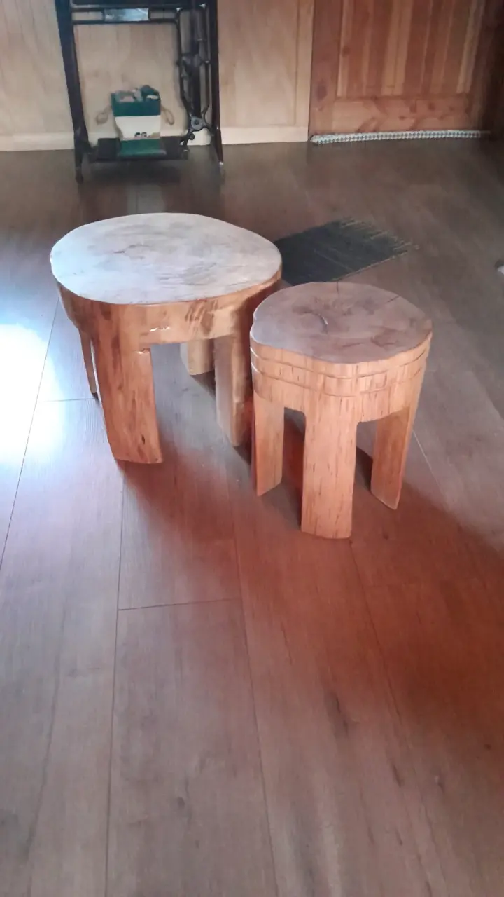 Juego de mesas rústicas de madera - 1