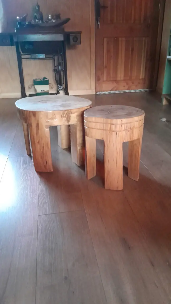 Juego de mesas rústicas de madera - 2